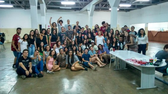 Estudantes em atividade de estudo – Programa Colmeias