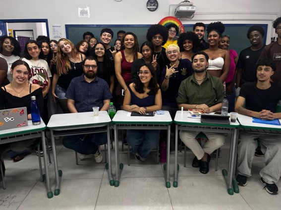 Estudantes em atividade de estudo – Programa Colmeias